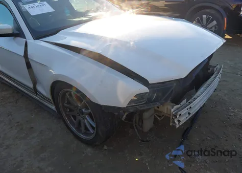 2013 Ford Mustang V6 Premium z USA, uszkodzony, nr VIN 1ZVBP8AM5D5230143